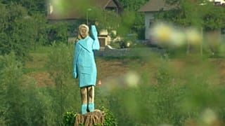 Slovenia, statua "naif" per Melania Trump