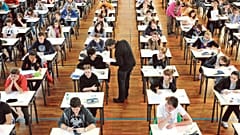 Fransa'da lise bitirme sınavında not polemiği: 30 bin sınav kağıdına geçici not verildi