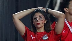 إحدى مشجعات منتخب مصر بعد الإقصاء على يد جنوب أفريقيا