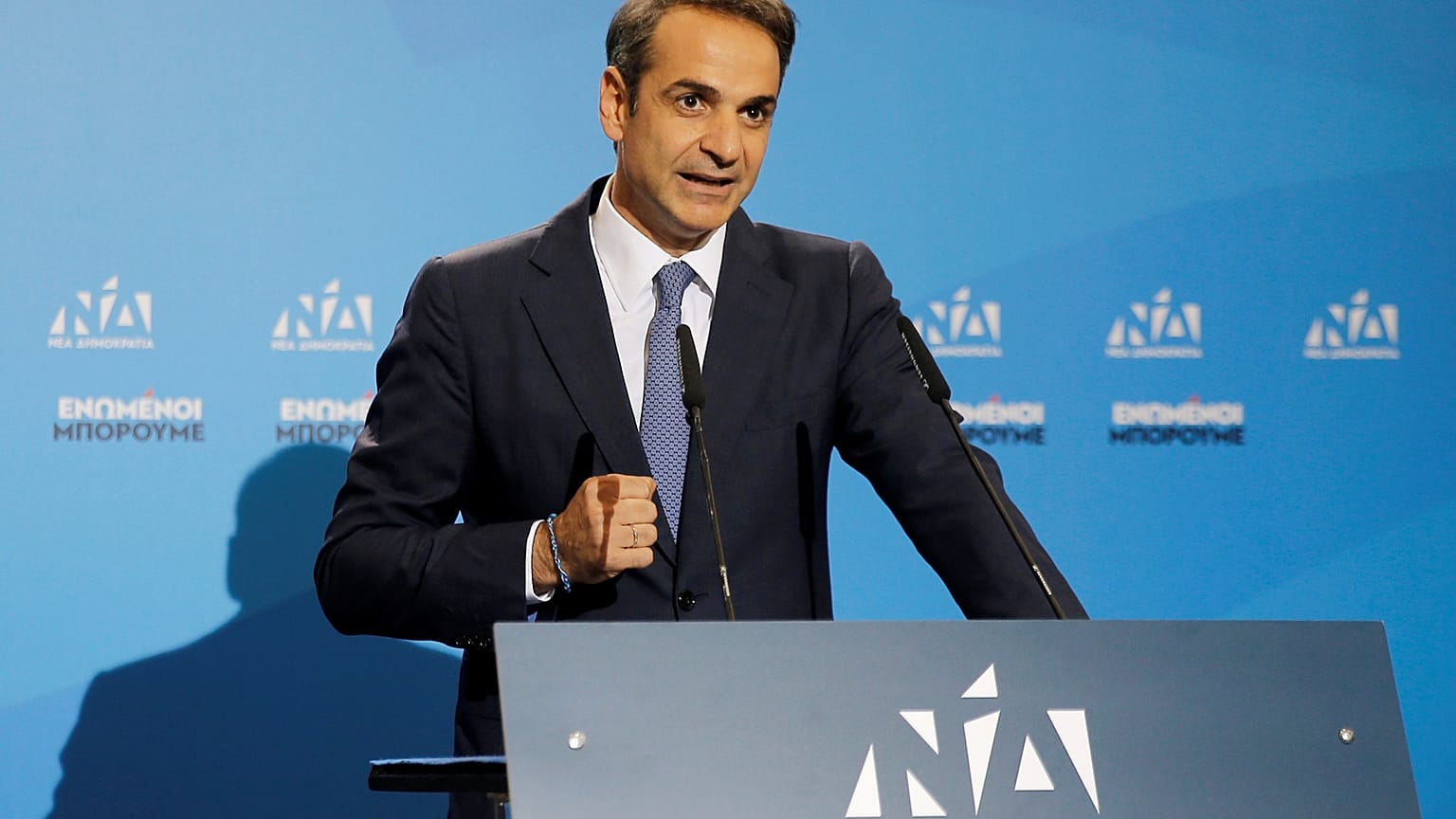 Ορκίζεται ο νέος πρωθυπουργός