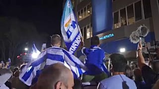 Apoiantes da Nova Democracia comemoram vitória de Mitsotákis
