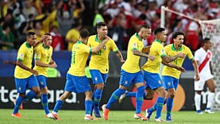 البرازيلي جابرييل جيسوس بعد إحرازه هدف في مرمى بيرو