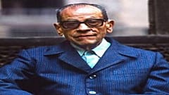 الأديب والروائي المصري الراحل نجيب محفوظ