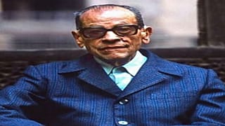 الأديب والروائي المصري الراحل نجيب محفوظ