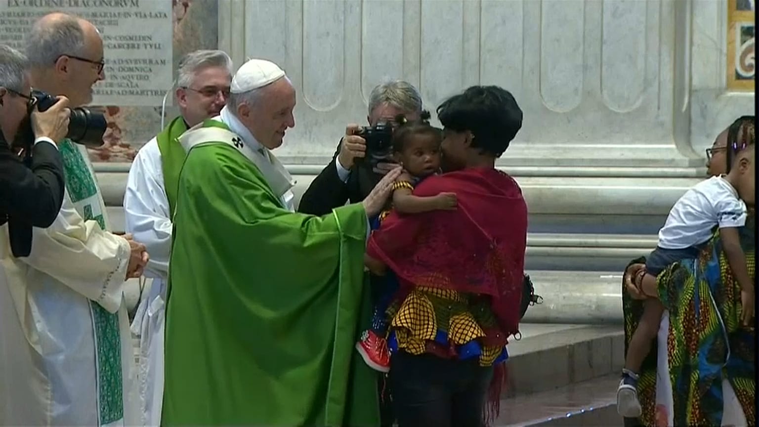 Hilfe für Flüchtlinge: Papst stellt sich - indirekt - gegen Salvini