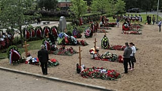 Denizaltı yangınında hayatını kaybeden Rus askerler toprağa verildi. Saint Petersburg / Rusya