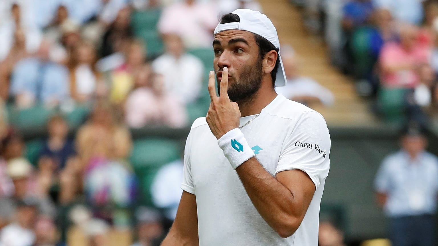 Matteo Berrettini durante il match con Federer. 