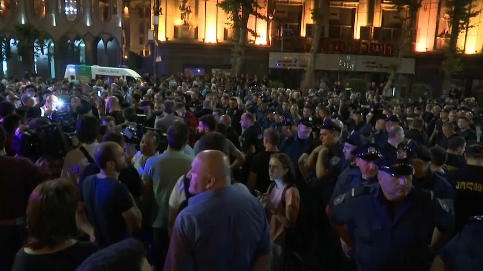 Два митинга в центре Тбилиси