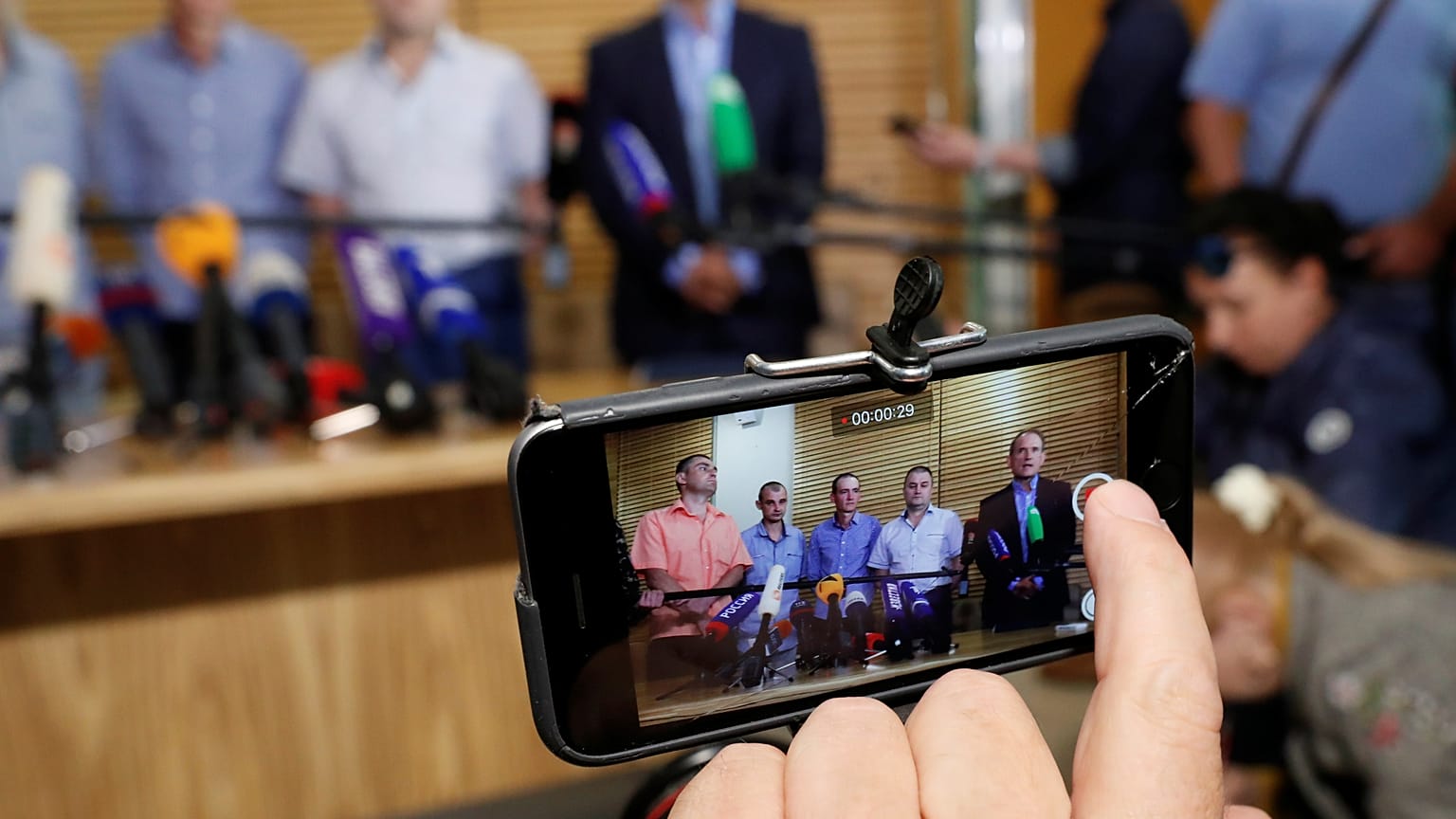 Fransa'da hapishanelere bilgisayar geliyor, her hücrede mahkumlar için tablet olacak