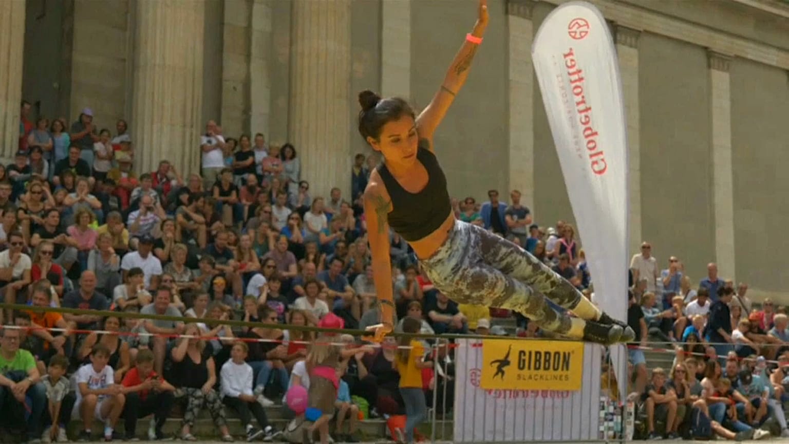 Desafiando la gravedad en la competición mundial de slackline