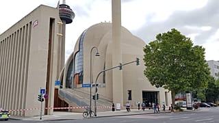  Almanya'nın Köln kentindeki Diyanet Merkezi bomba ihbarı nedeniyle boşaltıldı