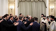 Konservativ und pro-europäisch: Griechische Regierung vereidigt