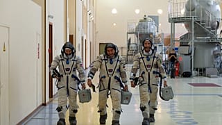 Soyuz simulation in TDK-7ST suited up in sokol suit