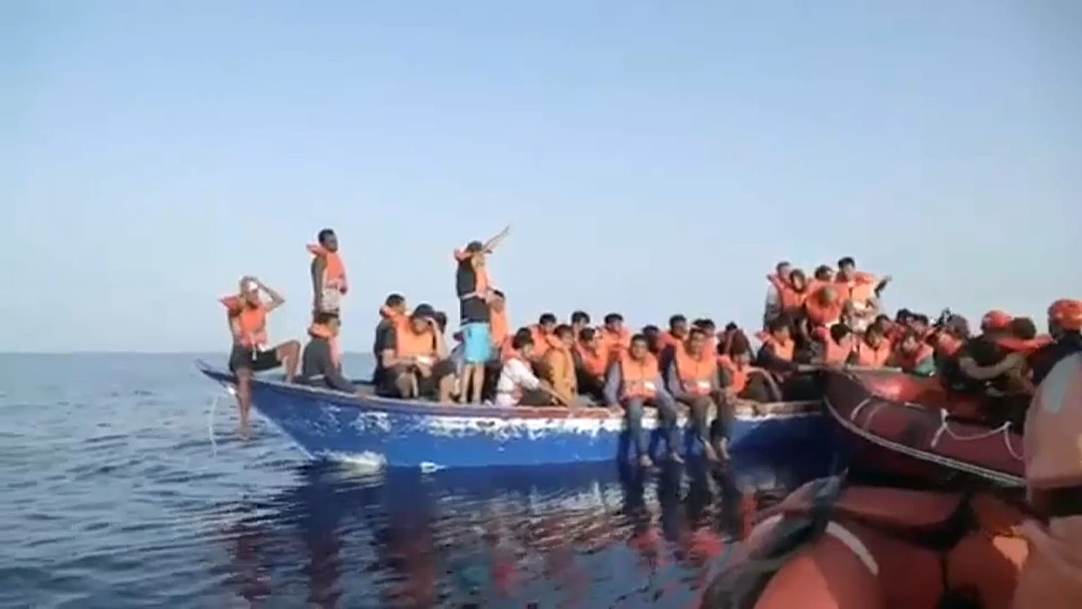"Alan Kurdi" rettet 44 Migranten von Holzboot
