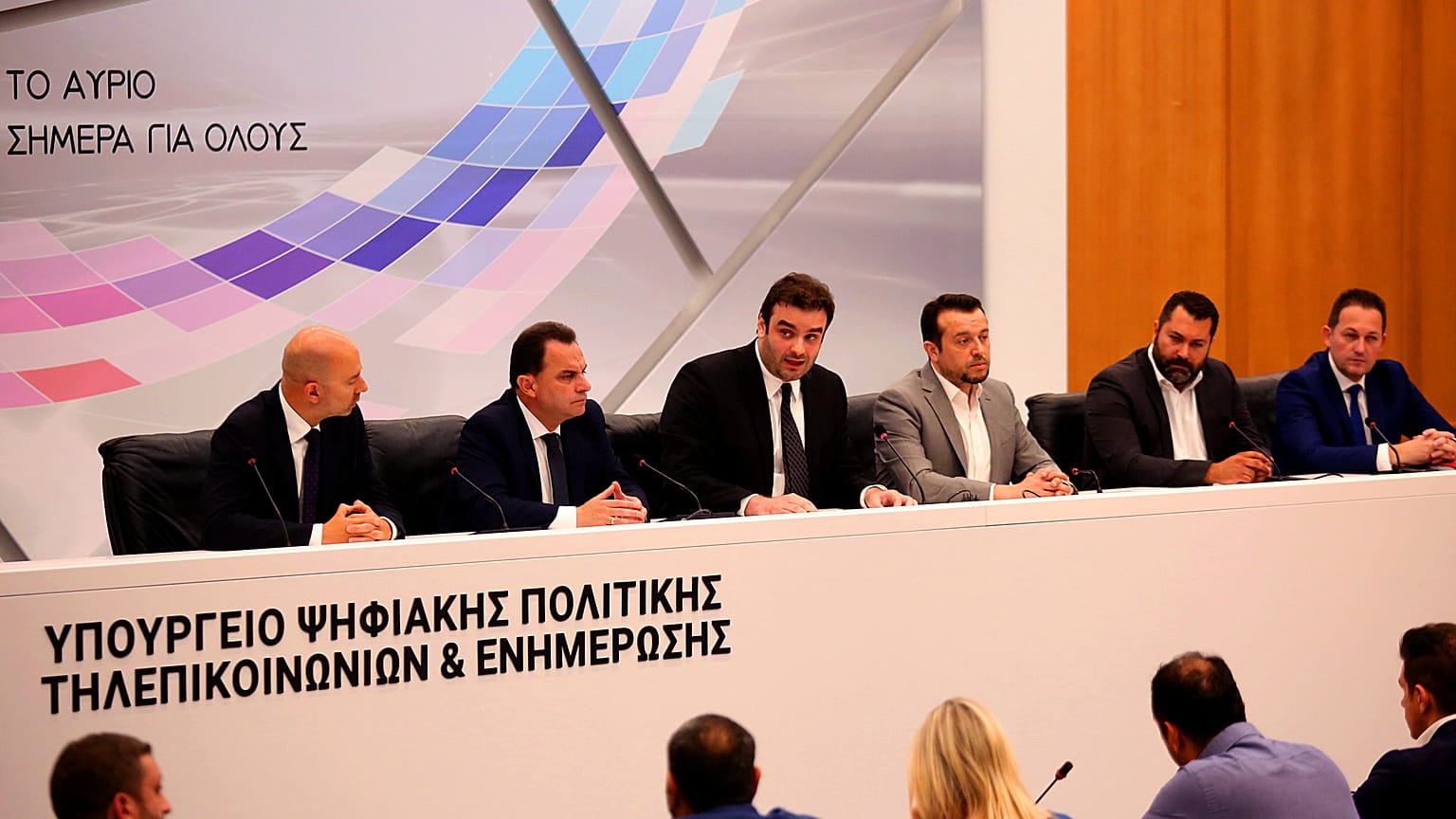 Σε καλό κλίμα η παράδοση-παραλαβή των υπουργείων