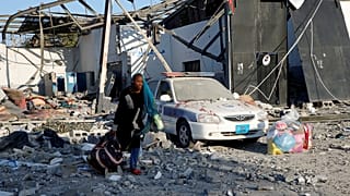 Eine Migrantin im Lager Tadschura (Archivbild)