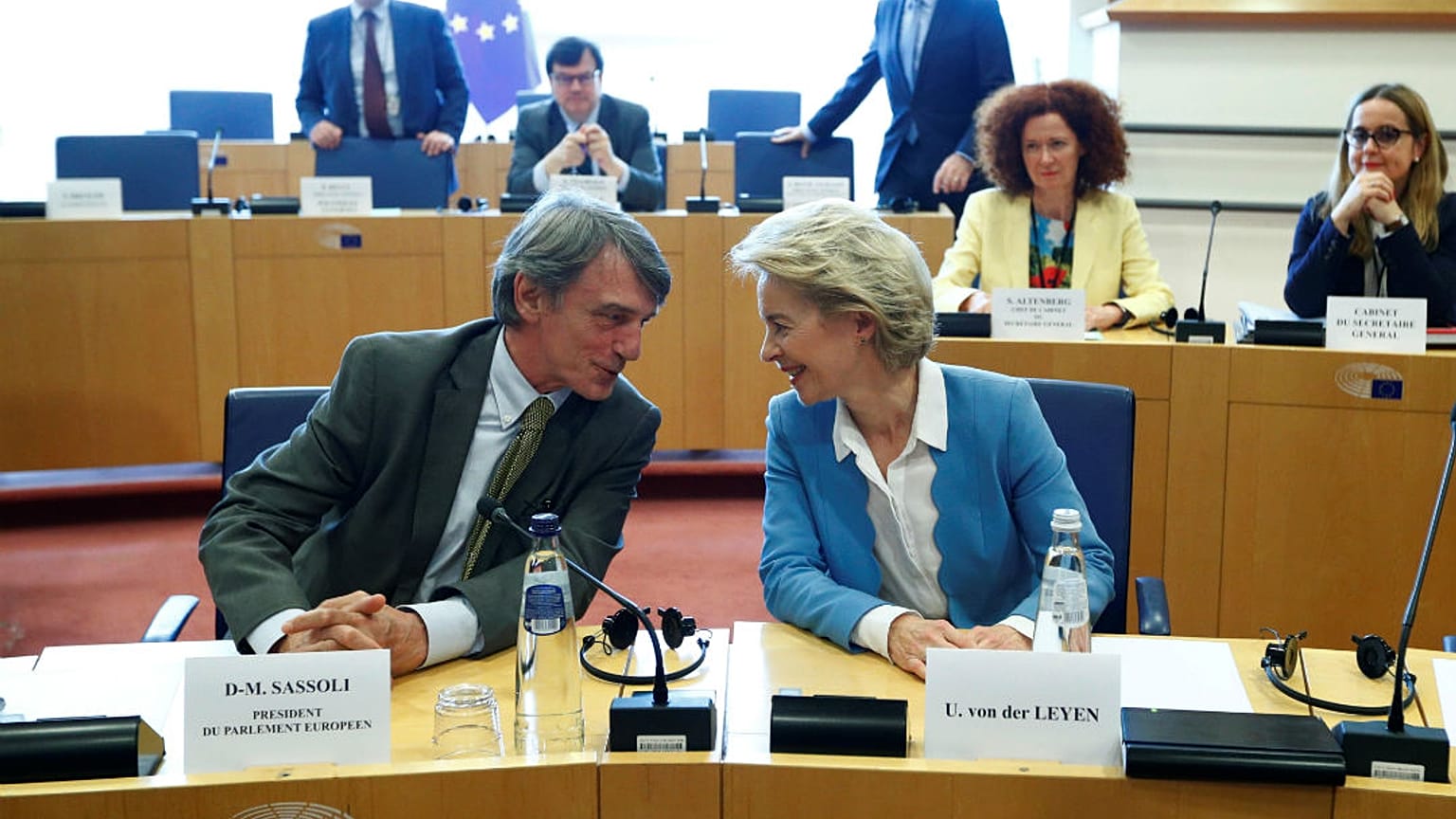 Von der Leyen AB Komisyonu başkanlığı için AP vekillerini ikna etmeye çalışıyor
