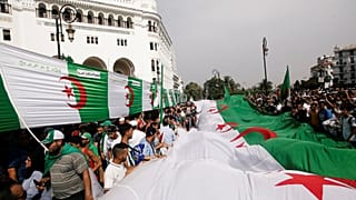  احتجاز وزير الصناعة الجزائري السابق في قضايا تتعلق بالفساد