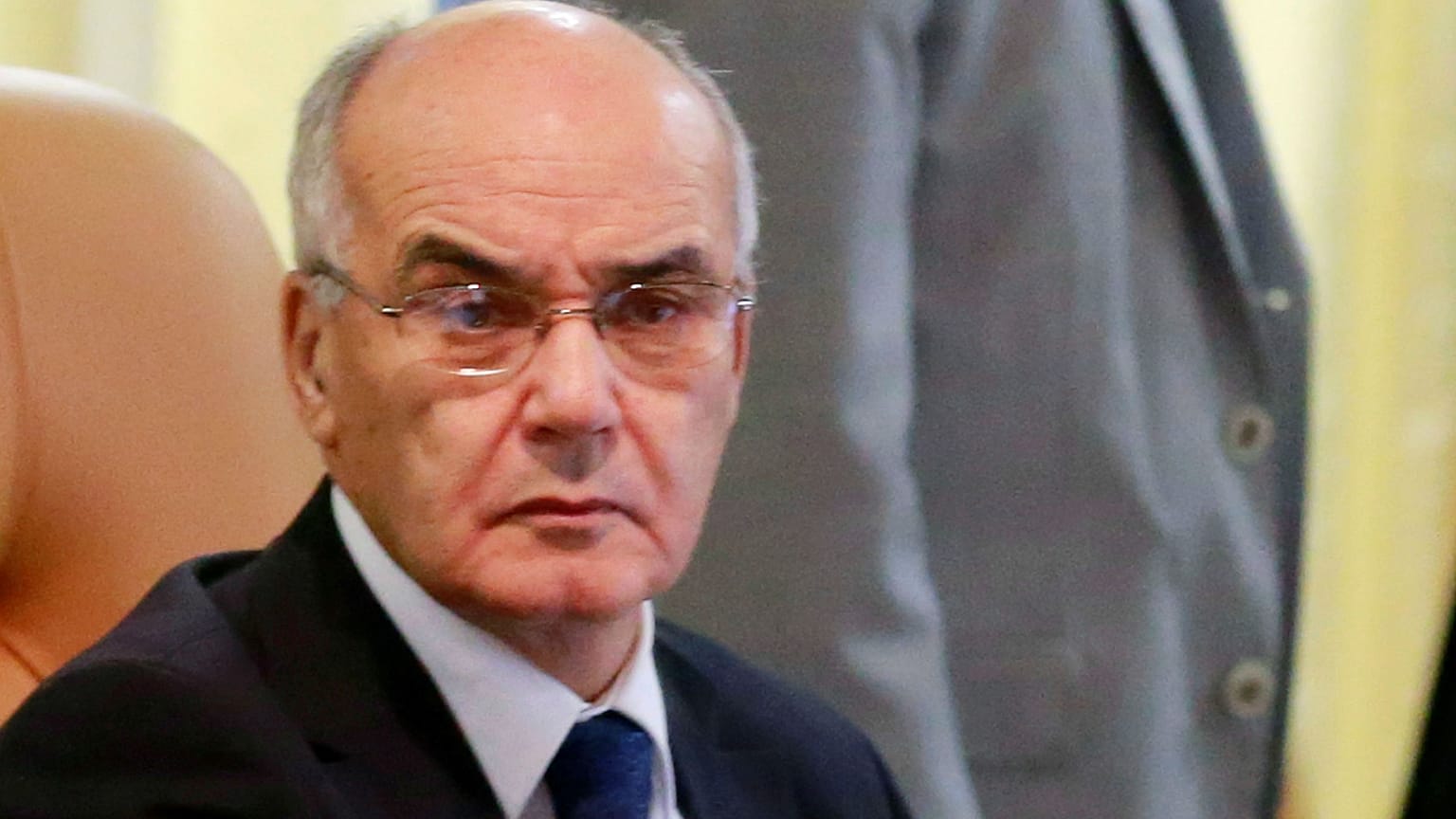 Cezayir'de eski Sanayi Bakanı Yusfi yolsuzluk iddiasıyla gözaltına alındı