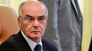 Cezayir'de eski Sanayi Bakanı Yusfi yolsuzluk iddiasıyla gözaltına alındı