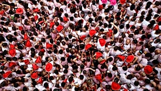 A San Fermín fesztivál látogatói - KÉPÜNK CSUPÁN ILLUSZTRÁCIÓ