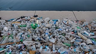 Fizetnek a halászoknak Görögországban a kifogott műanyagszemétért