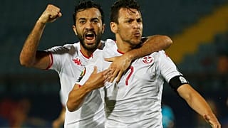 Youssef Msakni e Taha Yassine Khenissi. La Tunisia è in semifinale.