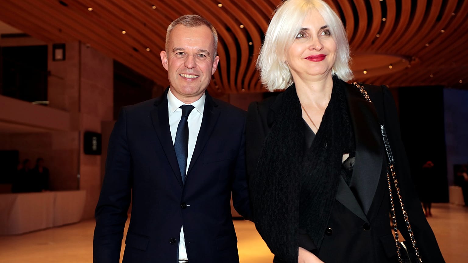 Francia: ministro dell'ambiente travolto dallo scandalo cene di lusso