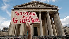 "Schwarzwesten"-Protest in Paris