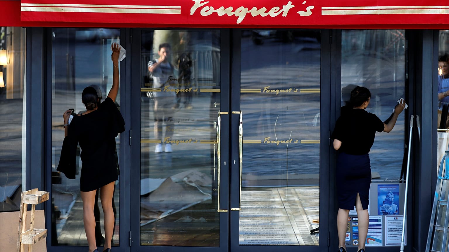 Παρίσι: Επαναλειτουργεί η μπρασερί που έκαψαν τα «κίτρινα γιλέκα»