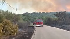 Bombeiros combatem chamas na Sardenha