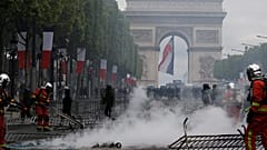 'Yellow Vests' clash with police in Paris after Bastille Day parade
