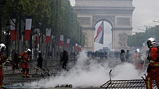 'Yellow Vests' clash with police in Paris after Bastille Day parade