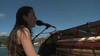 La fantástica mezcla de navegación a vela y música en el proyecto 'Pianocéano'