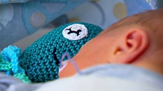 Selbstgehäkelt: Tintenfische für Frühchen