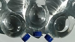 #bottlecapchallenge: Mit dem Fuß die Flasche aufkicken