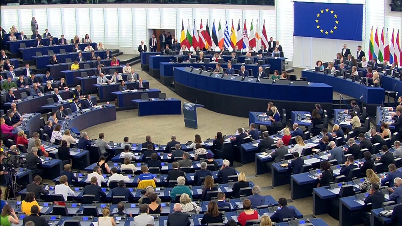 Ursula von der Leyen presenta a la Eurocámara su programa como presidenta de la Comisión