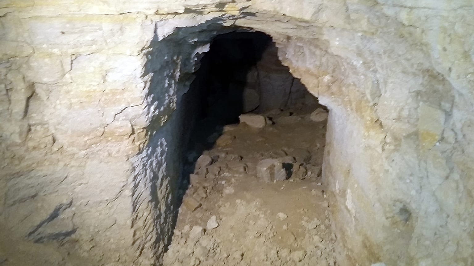 Η σπηλιά όπου βρέθηκε η σορός της 60χρονης Αμερικανίδας βιολόγου Σούζαν Ίτον