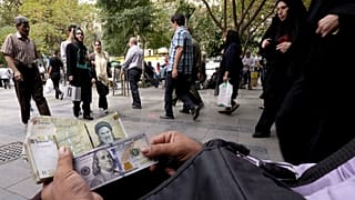 دلار در آستانه تک‌نرخی شدن؛ بازار آزاد و رسمی به هم رسیدند