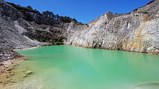 Anche in Spagna gli Instagrammer si fanno le foto con un lago inquinato dalla miniera