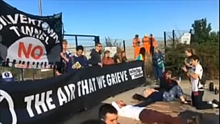 Az Extinction Rebellion blokádja Kelet-Londonban 2019. július 16-án