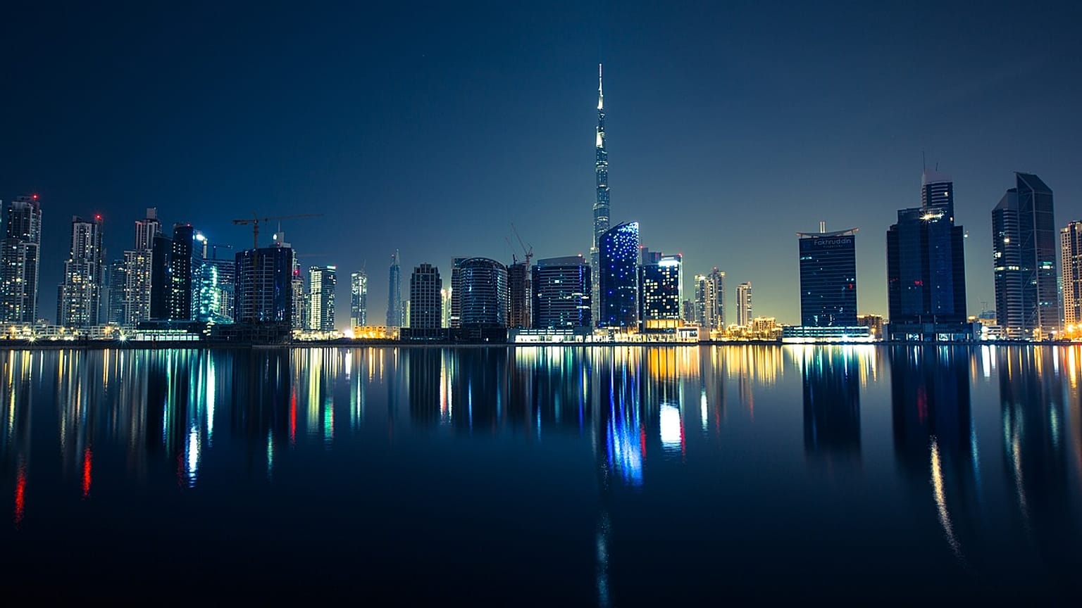 دبي تجرب نظاماً ذكياً جديداً على طرقاتها لفحص طالبي رخص القيادة