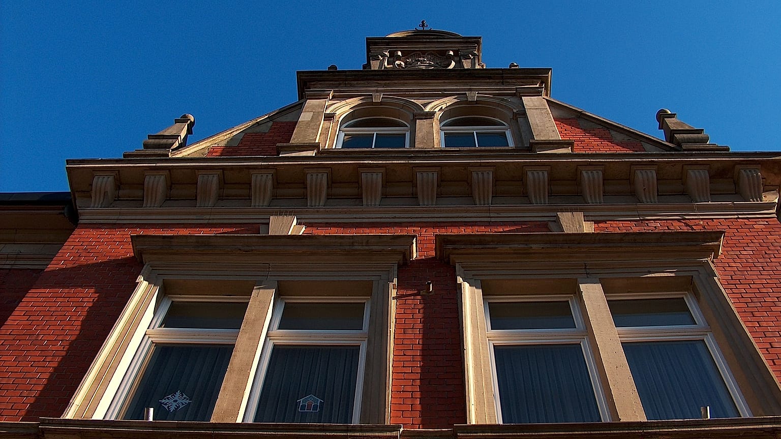 Schlag ins Gesicht: Bürgermeister von Hockenheim schwer verletzt