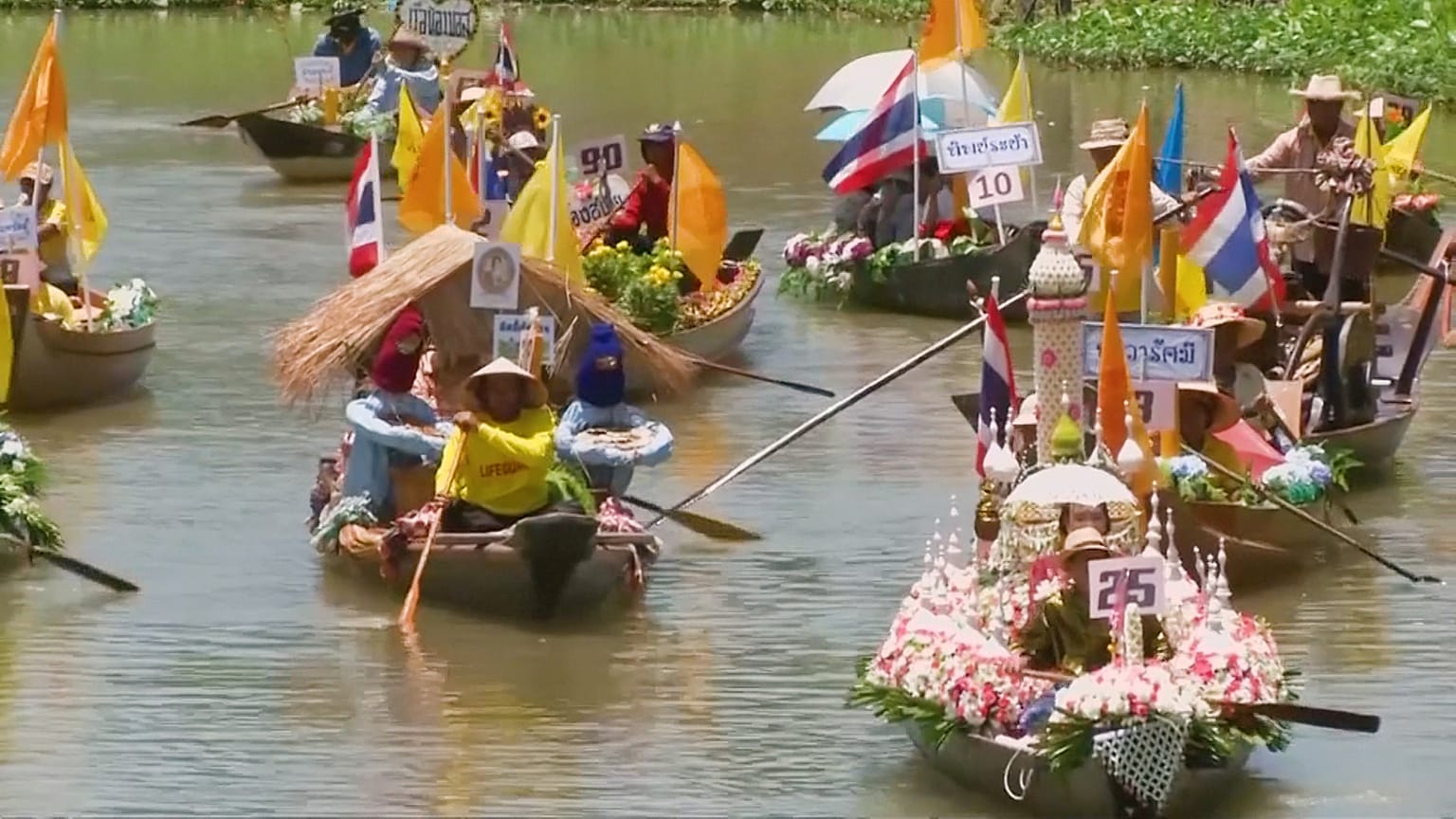Procissão tradicional assinala início do retiro budista