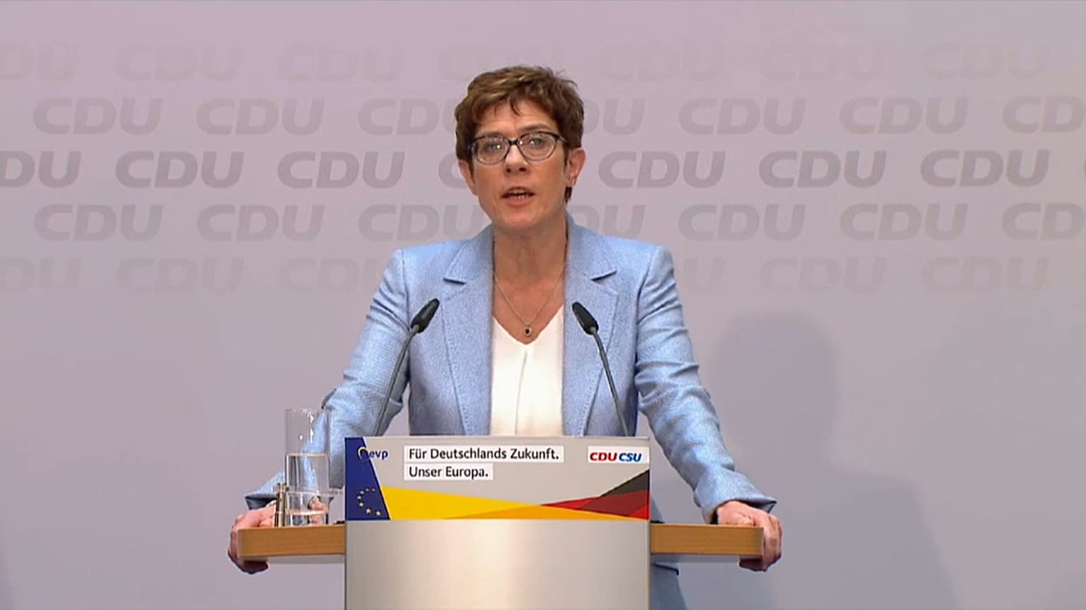 Kramp-Karrenbauer wird neue Verteidigungsministerin