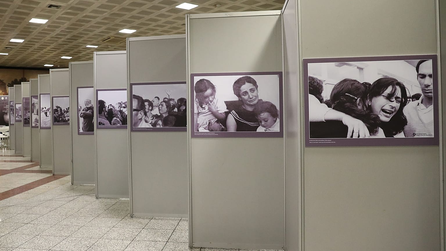 Αίθουσα ΜΕΤΡΟ Συντάγματος Αθήνα, Ελλάδα : Εγκαίνια της έκθεσης: « Κύπρος: 45 χρόνια κατοχής».
