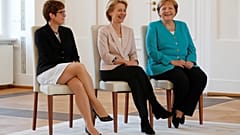 Annegret Kramp-Karrenbauer tritt Amt als deutsche Verteidigungsministerin an