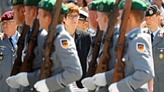 Twitter-Shitstorm gegen Kramp-Karrenbauer: #AKK47 