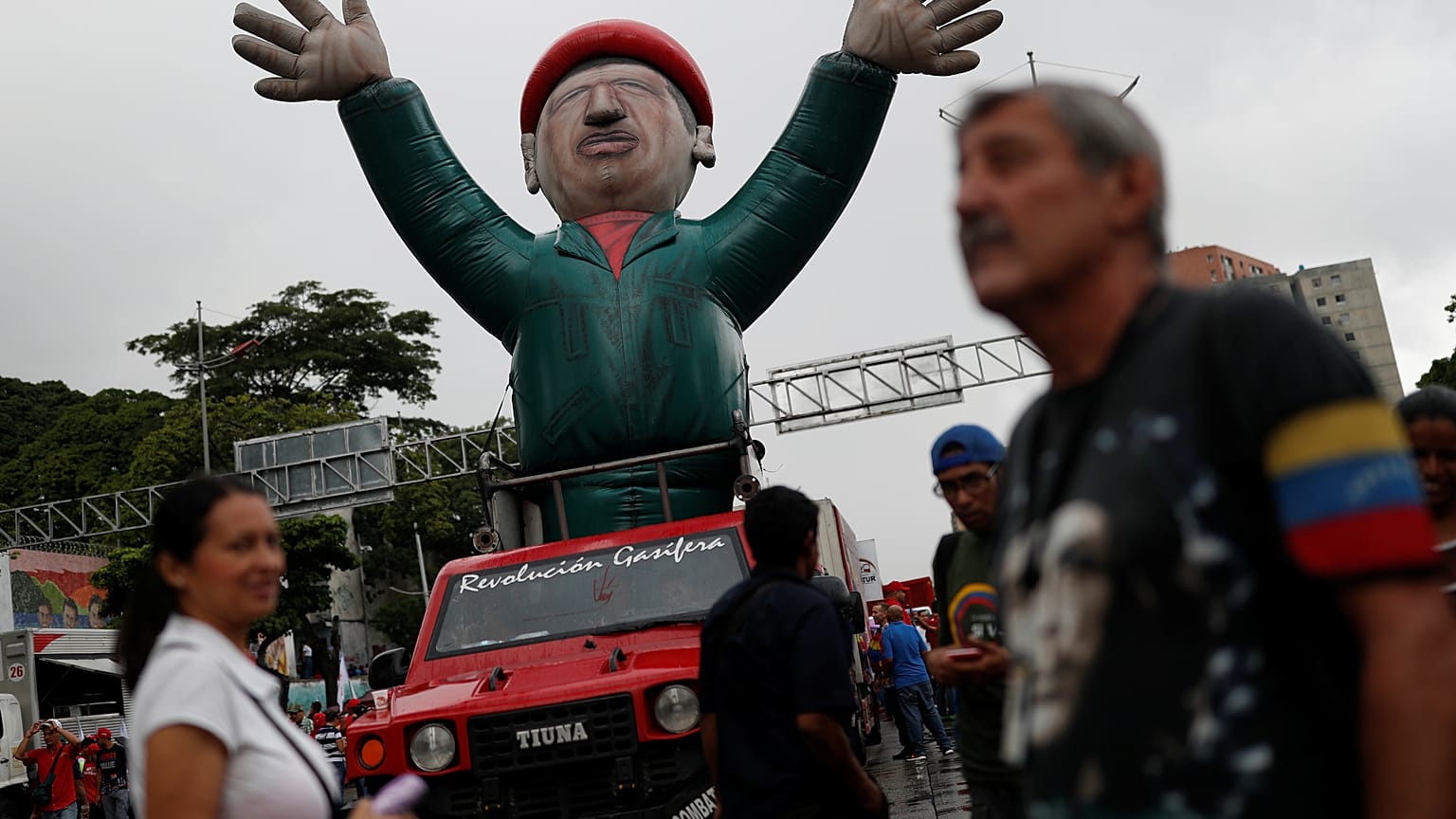 Chavistas y oposición se reúnen para negociar en Barbados