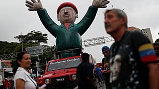Chavistas y oposición se reúnen para negociar en Barbados